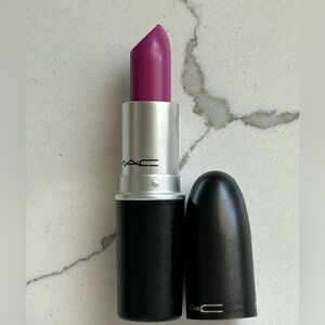 MAC Cosmetics satin Lipstick - Vibrant Berry Pink